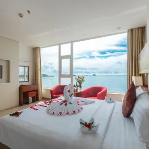 Wonderland Hotel